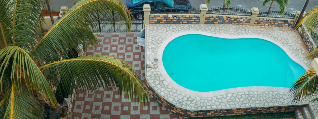Rs Villas - Three Bedrooms Share Apartment With Private Room And Free Wifi And 100Mts To The Beach And Ac And 100Mts To Bus Stop And Pool Flic-en-Flacq Exterior foto